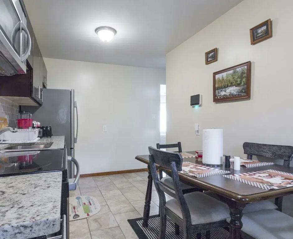 Best Vacation Home In Heart Of Downtown - главное фото