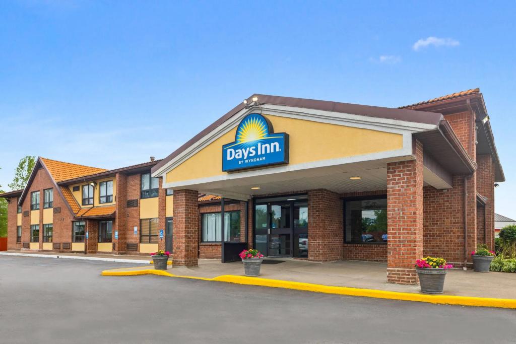 Days Inn by Wyndham Utica - главное фото