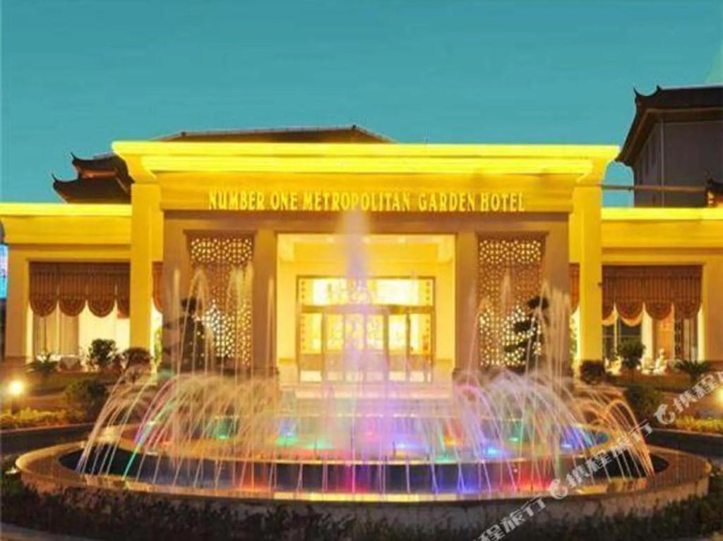 Number One Metropolitan Garden Hotel - главное фото