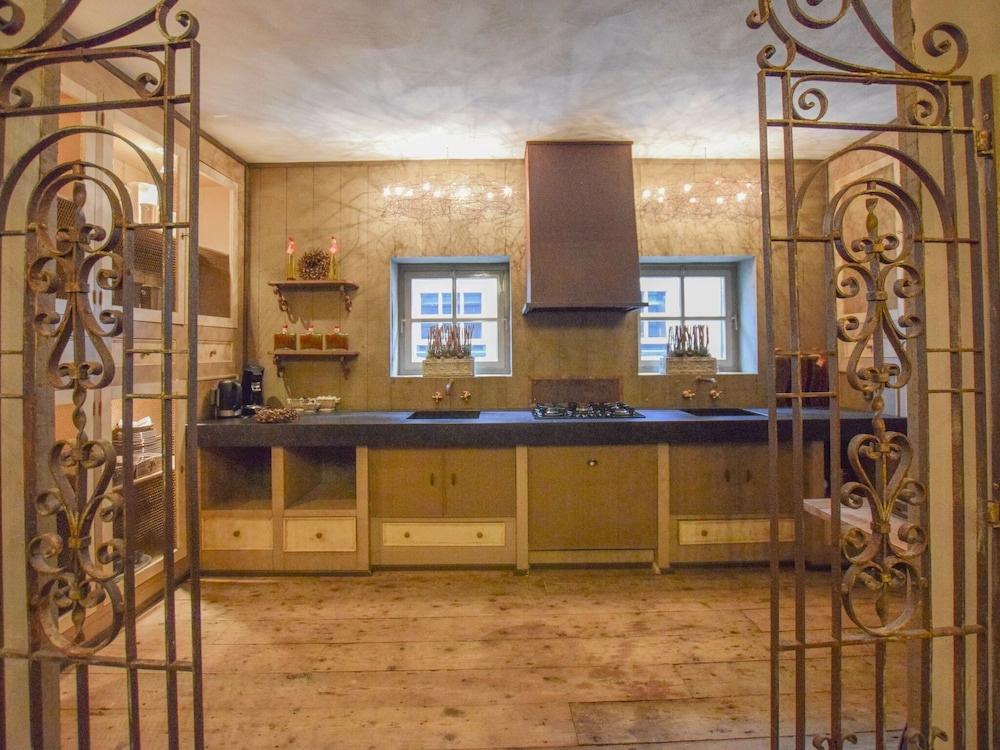 Posh Holiday Home in Alphen with Hot Tub - главное фото
