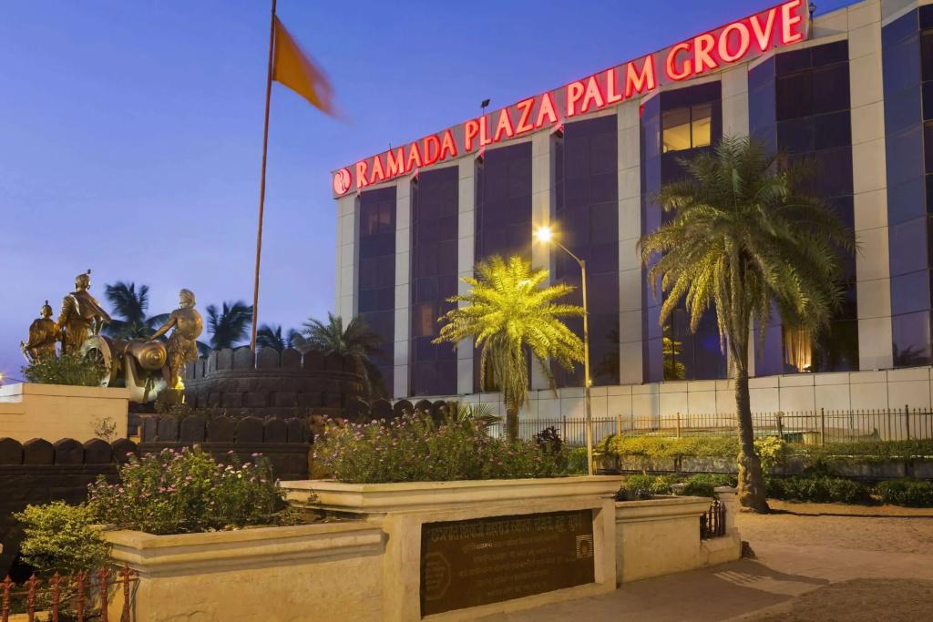 Ramada Plaza by Wyndham Palm Grove - главное фото