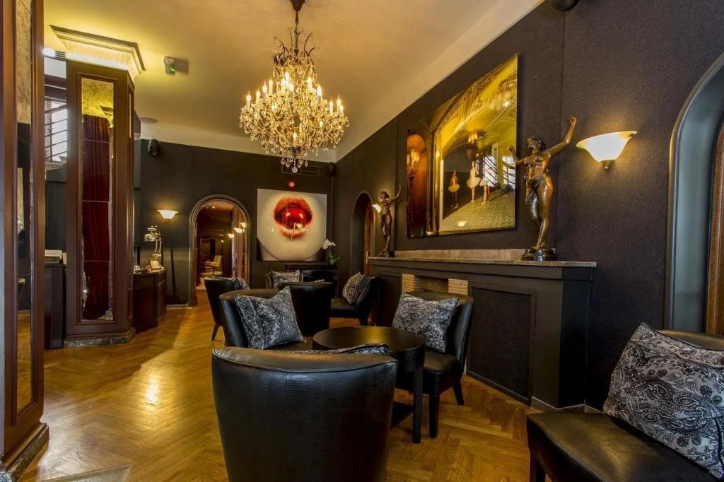 Hotel St. Petersbourg - главное фото