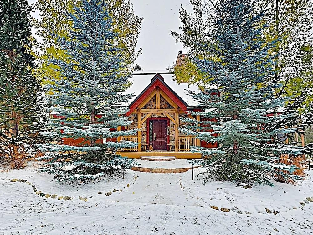 New Listing! Huge Lake-view Haven W/ 2-car Garage 3 Bedroom Cottage - главное фото