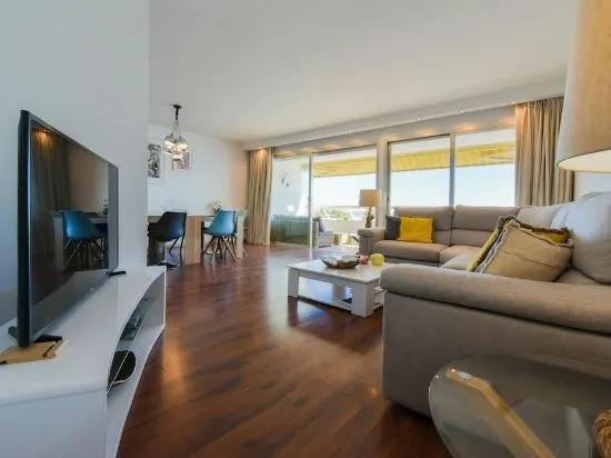 Fame Marina Baie Des Anges Studio Apartments - главное фото