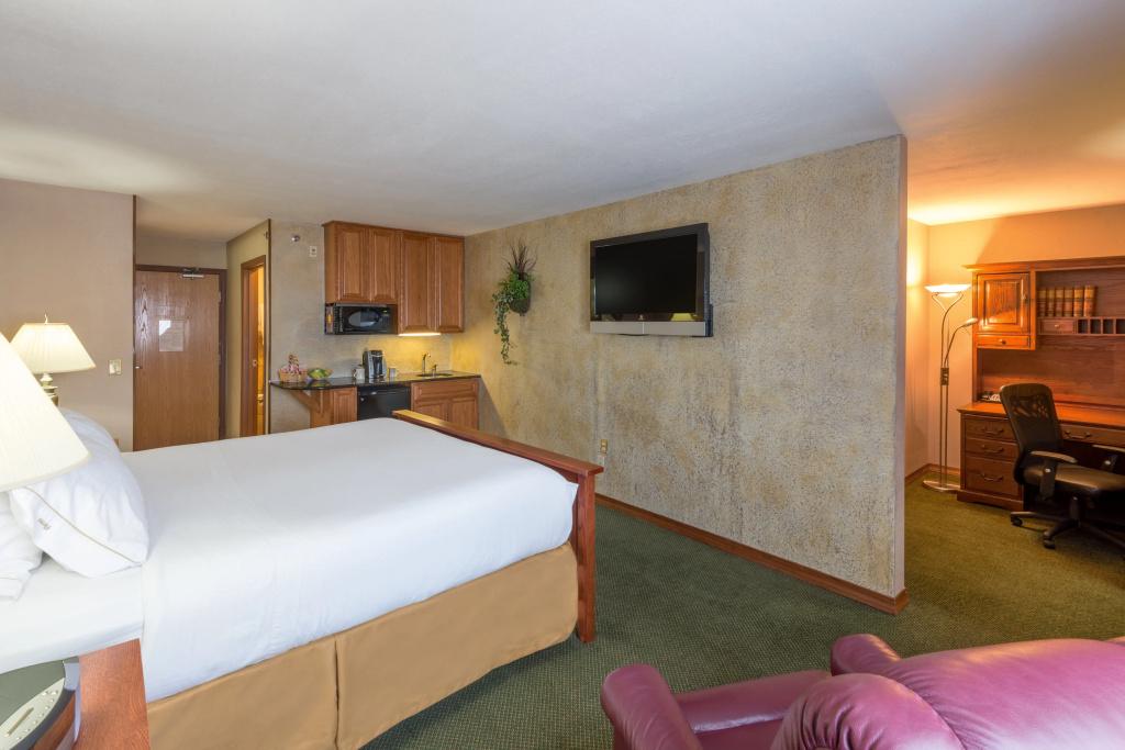 Holiday Inn Express Hotel & Suites Raton by IHG - главное фото