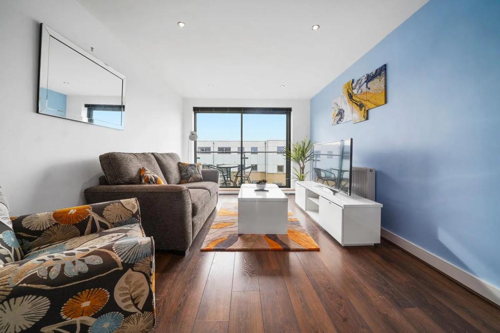 Cosy 2 bed apartment - perfect for groups - главное фото