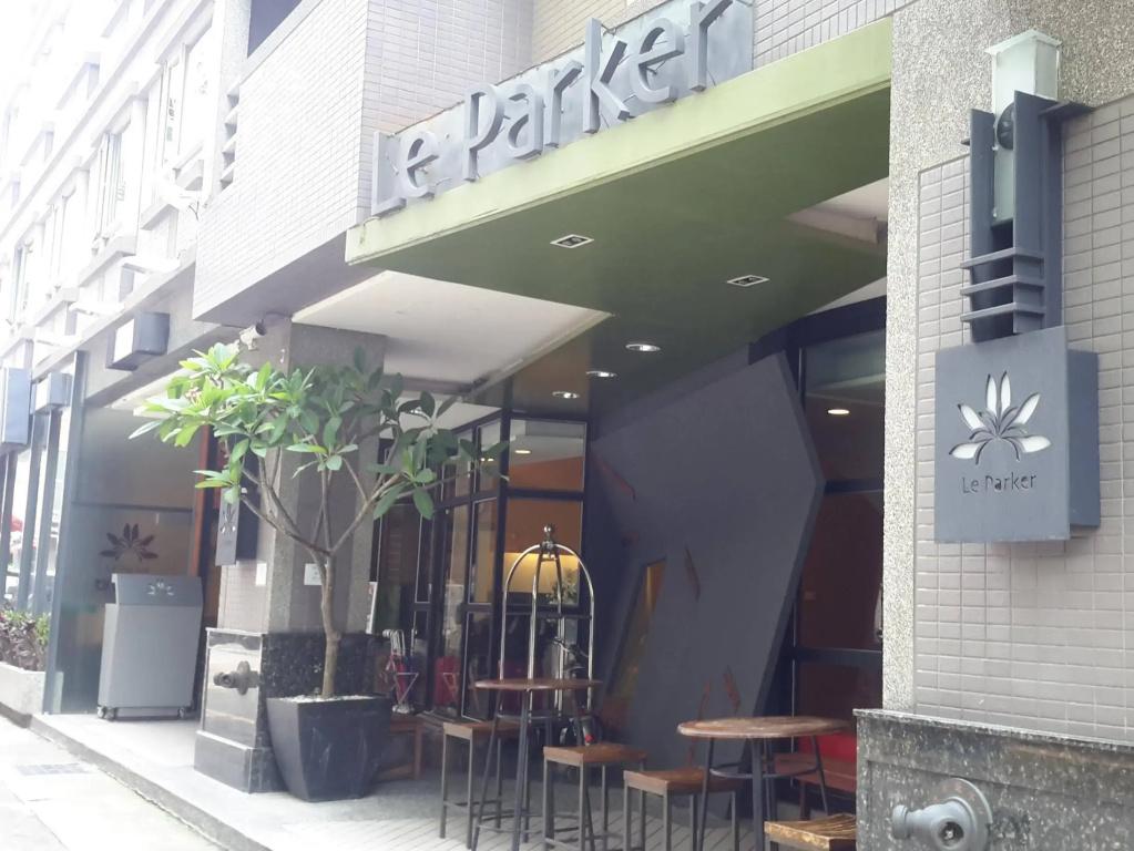 CHECK inn Express Taichung Fengchia - главное фото