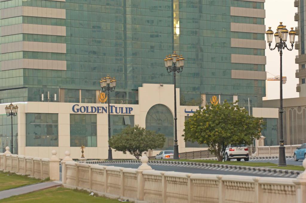 Golden Tulip Sharjah Hotel Apartments - главное фото