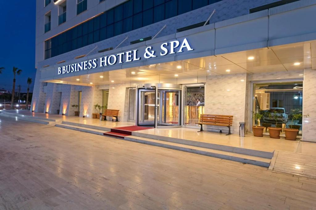 B Business Hotel & Spa - главное фото