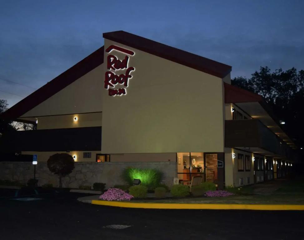 Red Roof Inn Utica - главное фото