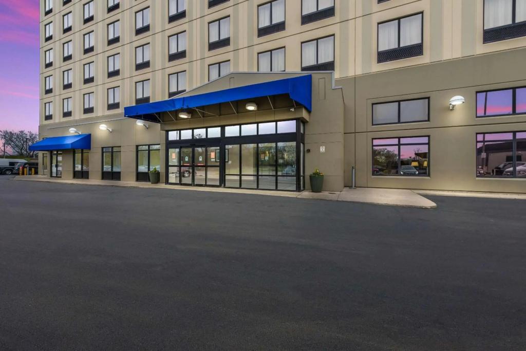 Comfort Suites Chicago O'Hare Airport - главное фото