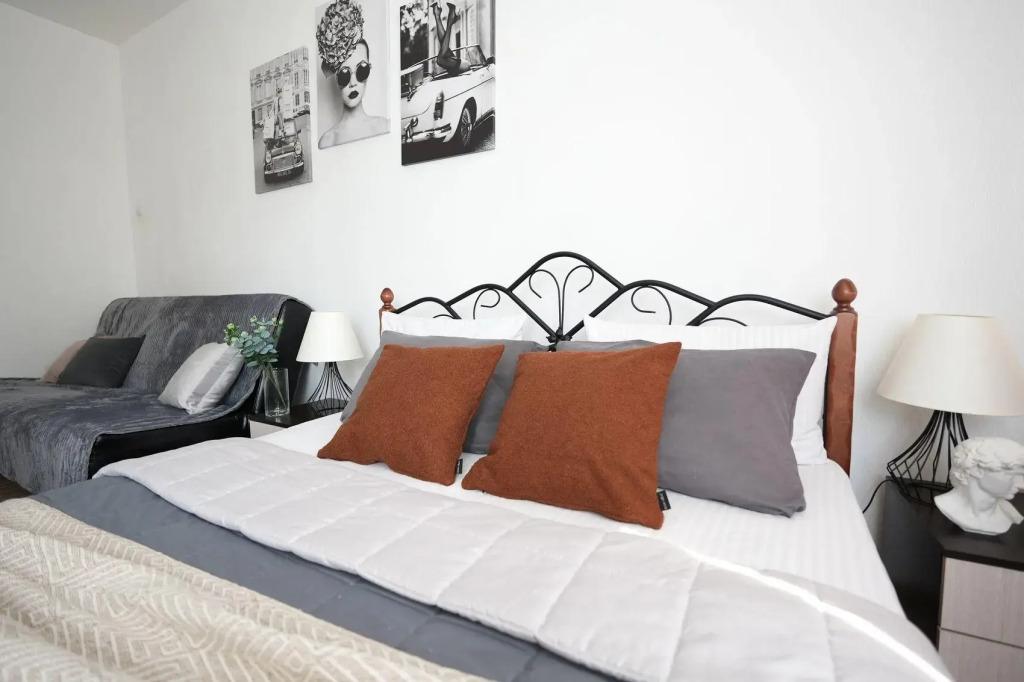 Пять звезд на Омской 23 - главное фото