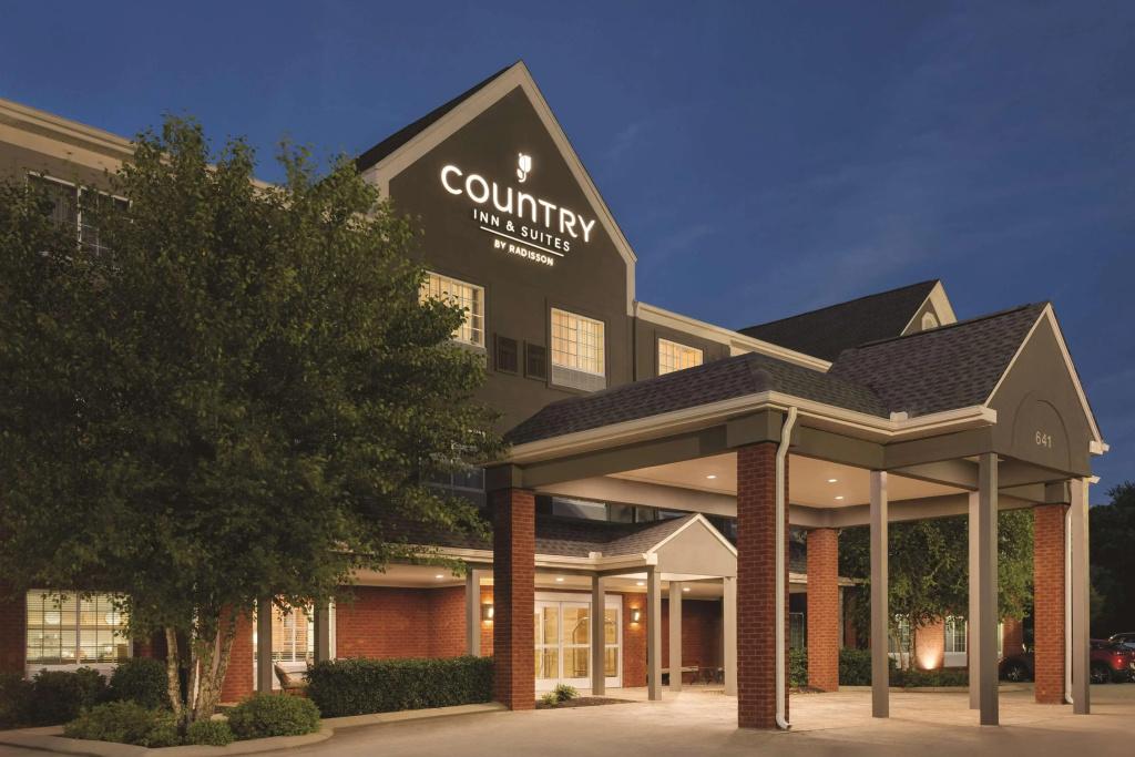 Country Inn & Suites by Radisson, Goodlettsville, TN - главное фото