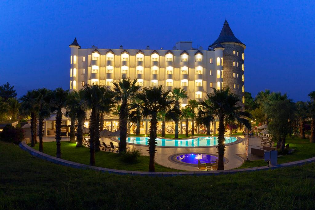 Отель XL Hotels - главное фото