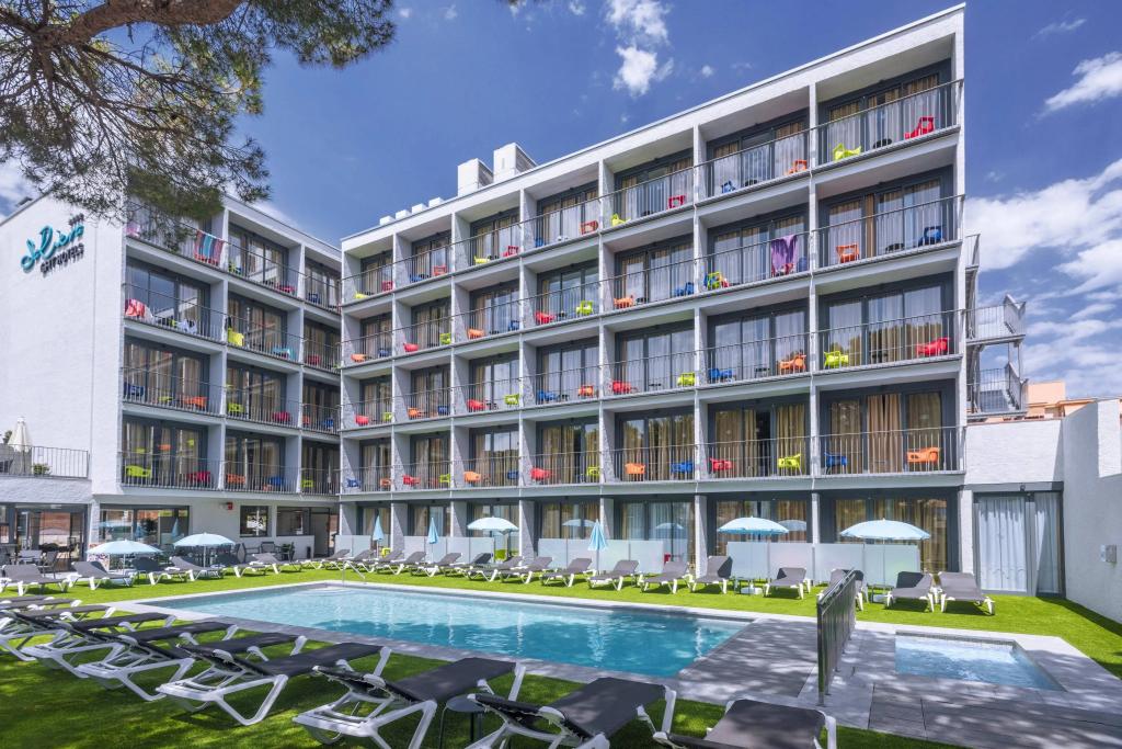 Hotel GHT Sa Riera - главное фото
