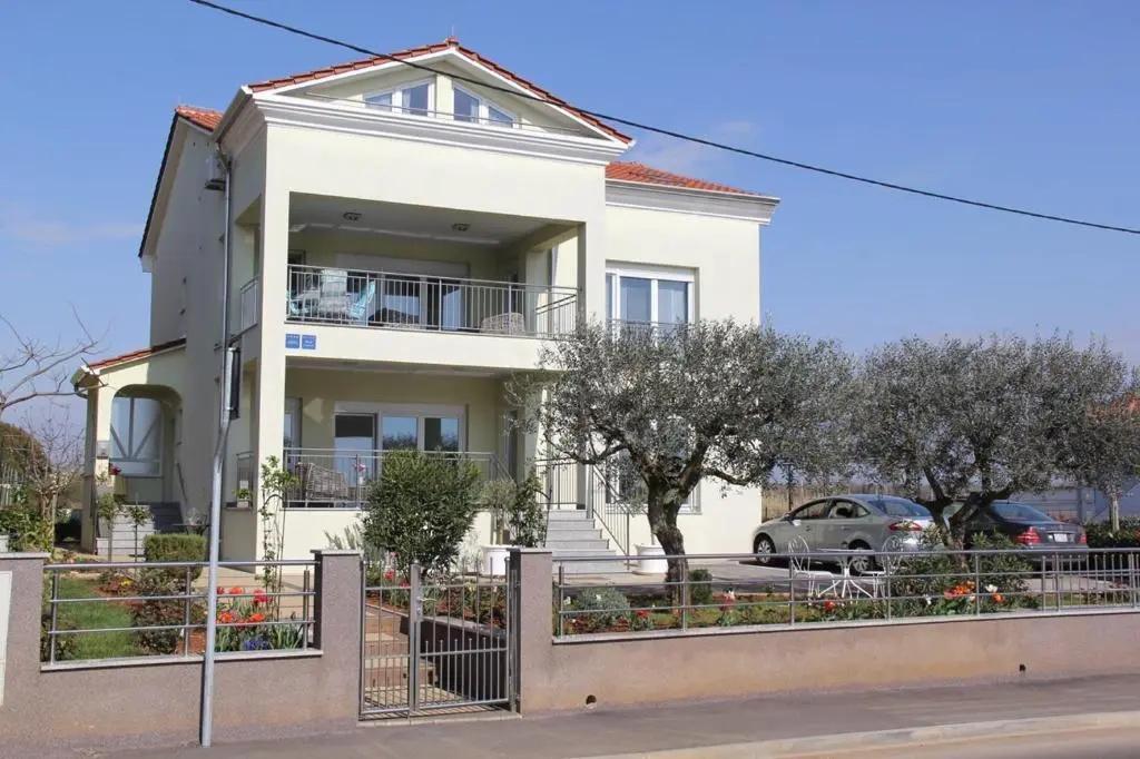 Villa Lili - главное фото