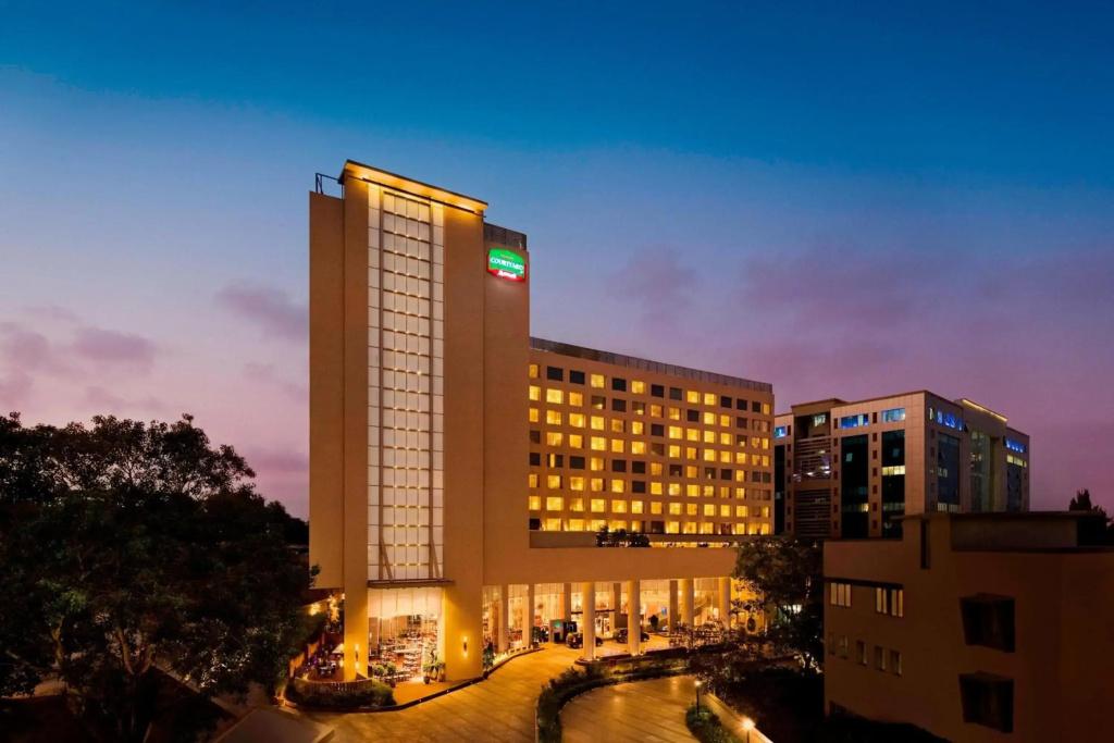 Courtyard by Marriott Mumbai International Airport - главное фото