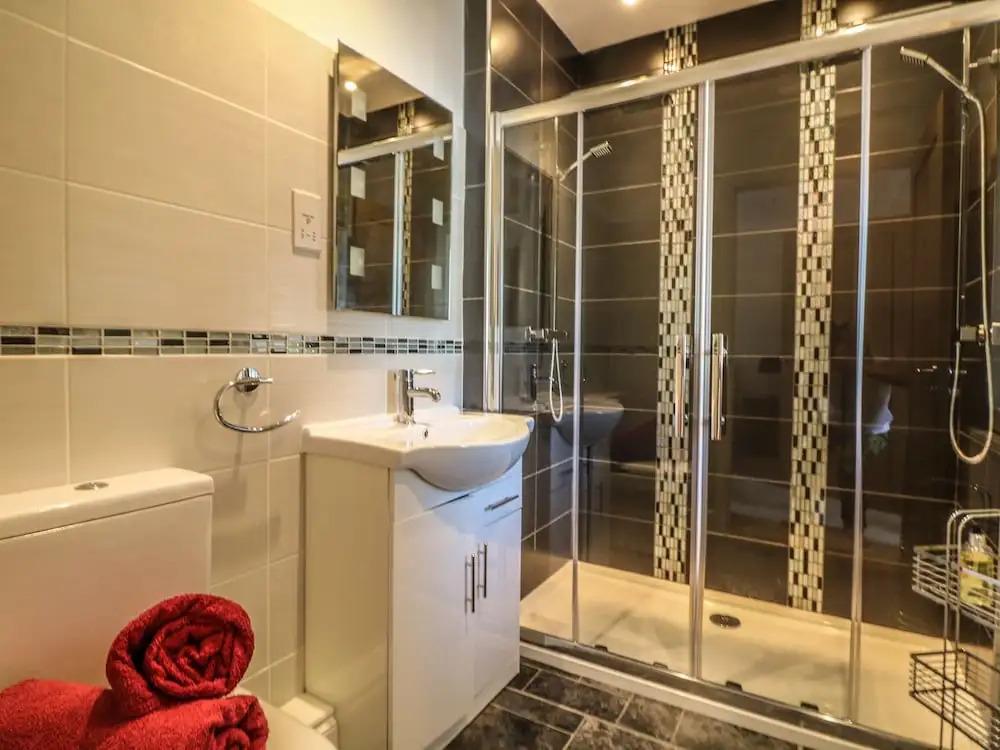 The Oaks - главное фото