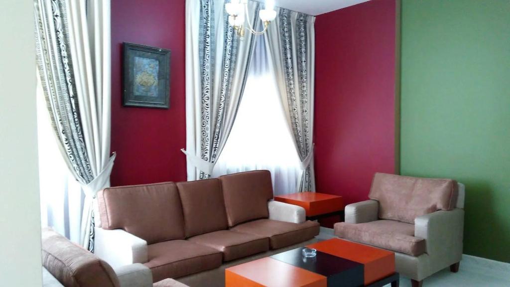 Royal Crown Suites - главное фото