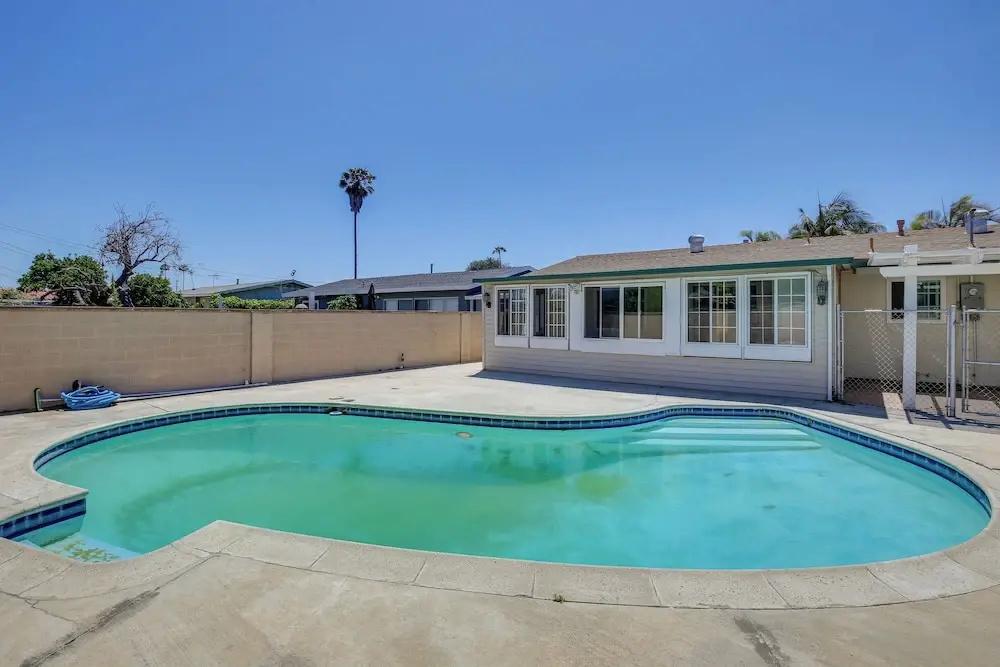 7 Mi to Sunset Beach: Oasis w/ Pool & Grill! - главное фото