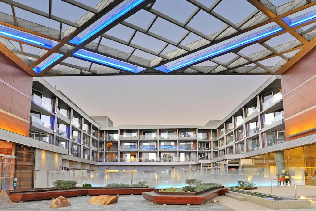 Shore Hotel - главное фото