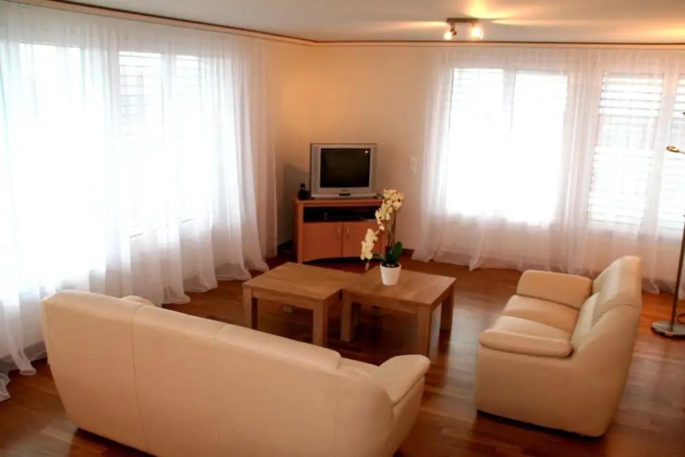 Nest - Baarerstrasse 55 - главное фото
