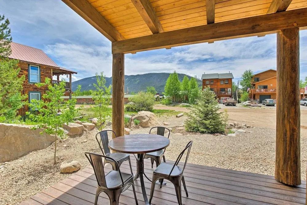 2 Blocks To Grand Lake: Updated Western Cabin! - главное фото