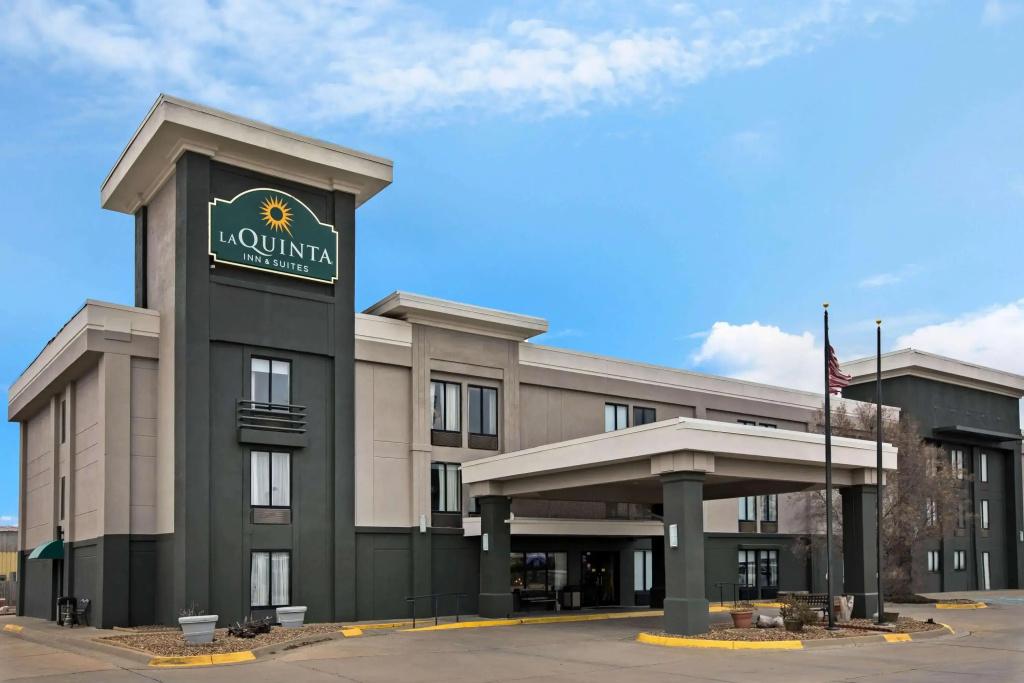 La Quinta Inn & Suites by Wyndham Salina - главное фото