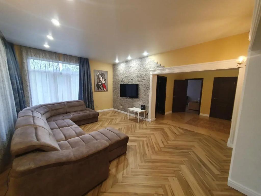 Дом на Бардина-Хуторской - главное фото