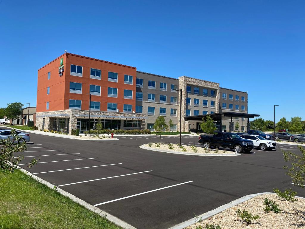 Holiday Inn Express & Suites Madison West - Middleton by IHG - главное фото