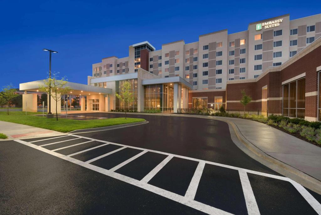 Embassy Suites by Hilton Chicago Naperville - главное фото
