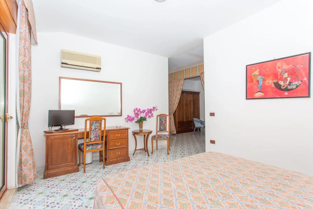 Hotel La Castellana - главное фото