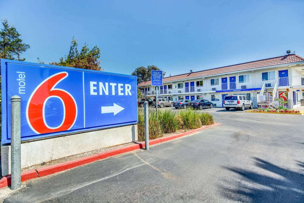 Motel 6 Stockton, CA - Charter Way West - главное фото