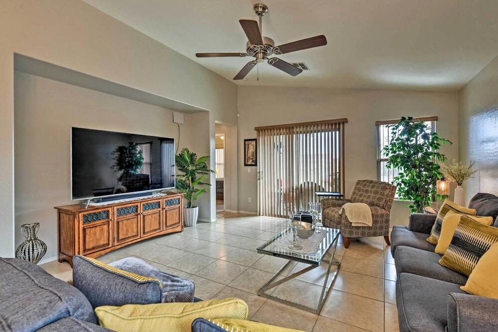West Phoenix Home: Hike, Dine & Golf Nearby! - главное фото