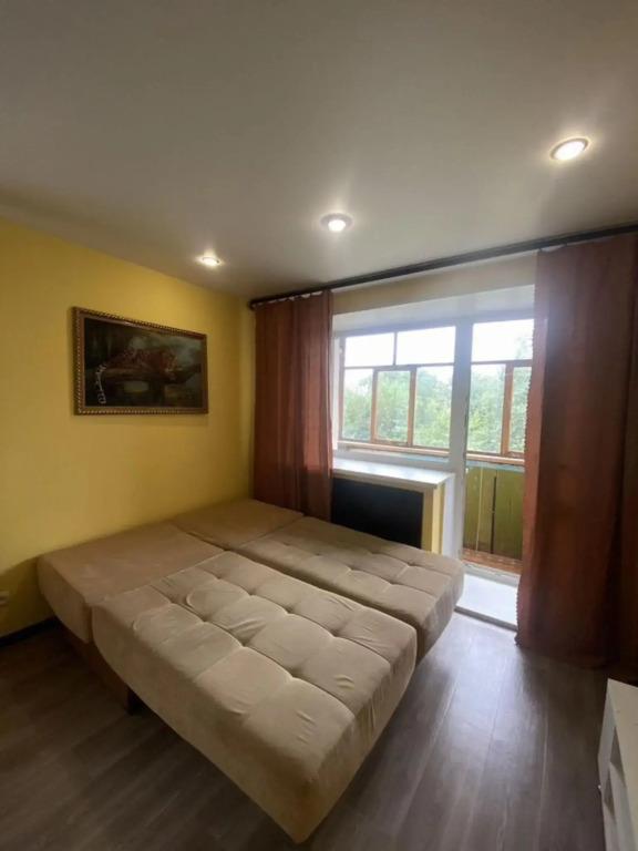 Желтый Нарцисс на проспекте Ленина - главное фото