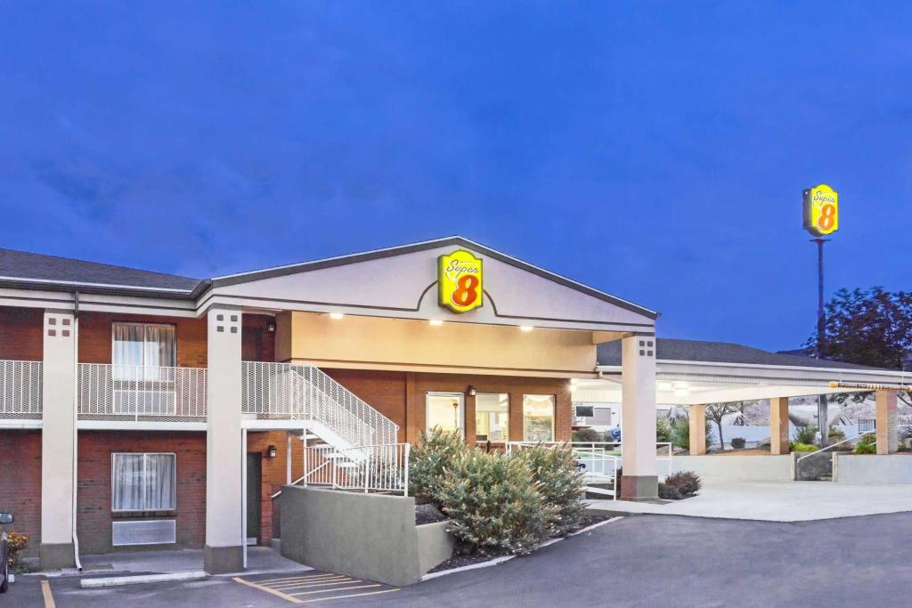 Super 8 by Wyndham Salina/Scenic Hills Area - главное фото