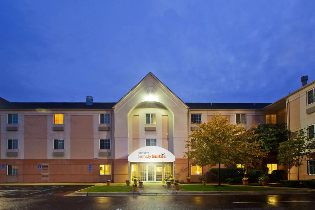 Sonesta Simply Suites Detroit Warren - главное фото