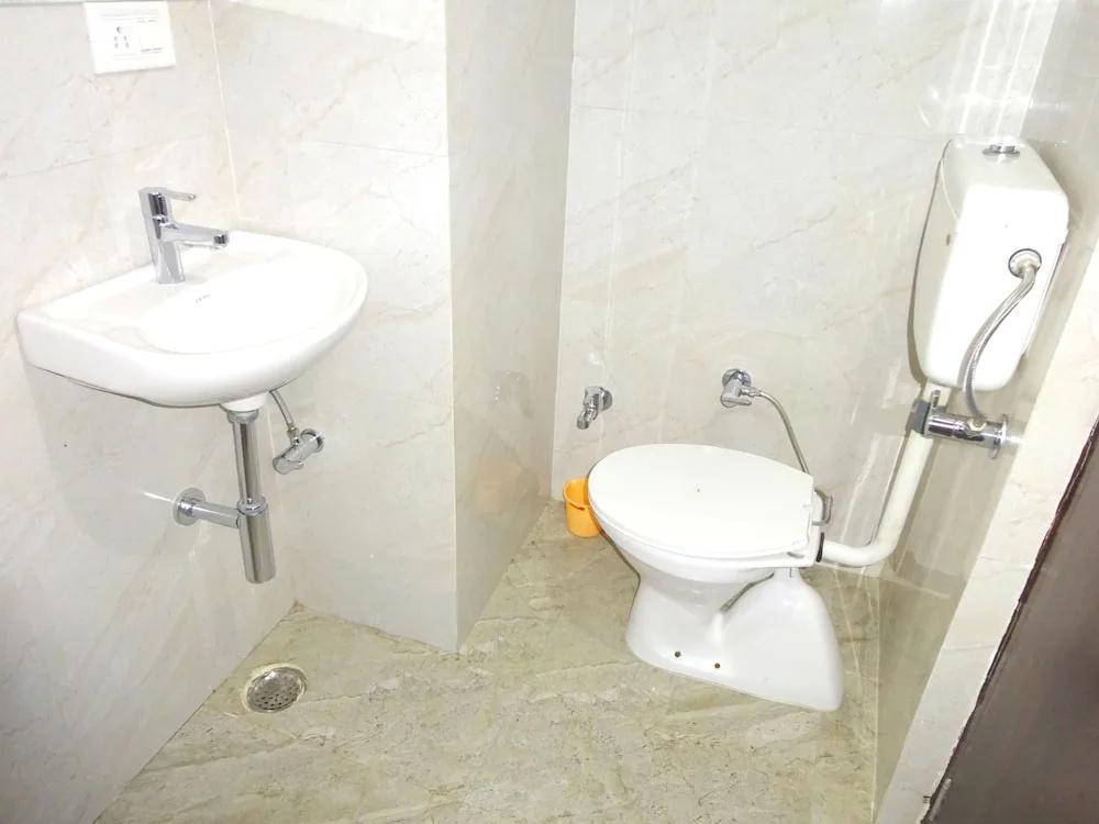 Oyo 28417 Hotel Gopi Vallabh - главное фото