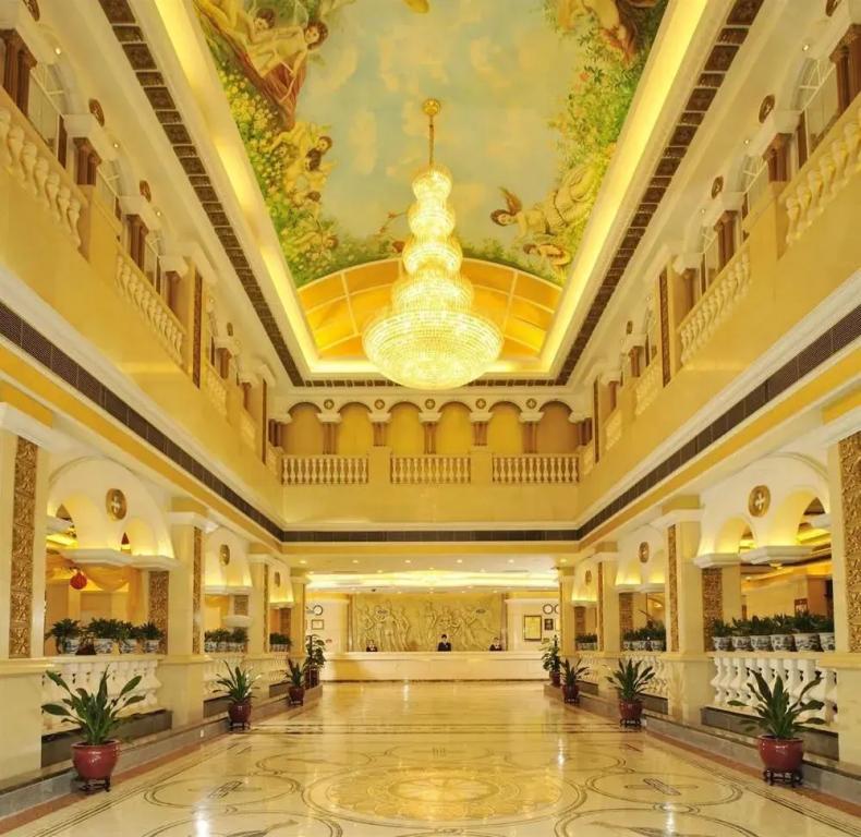 Vienna International Hotel - главное фото