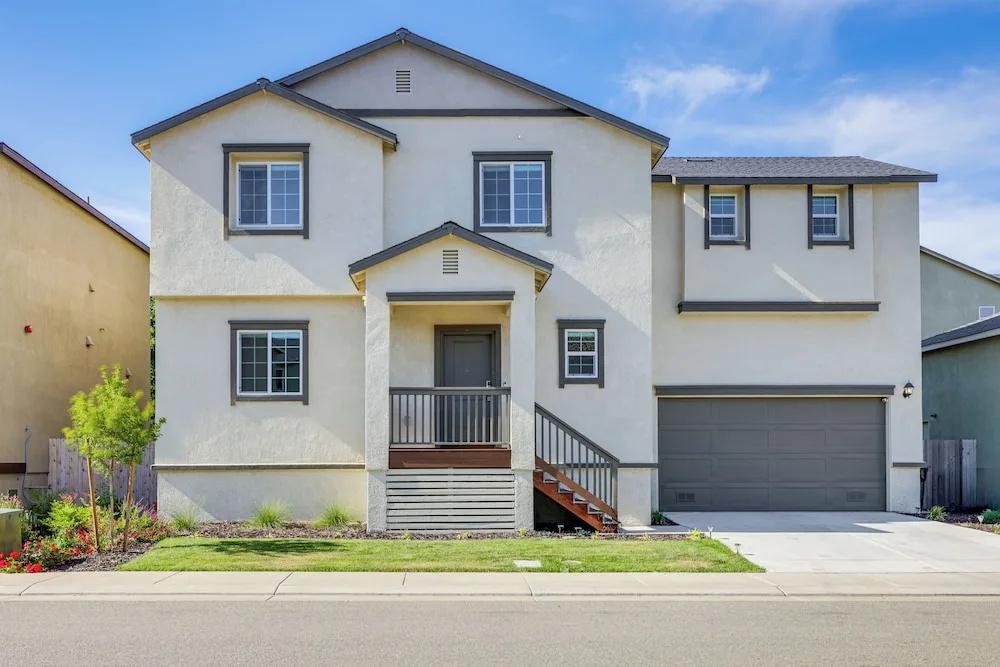 Spacious Family Home in Stockton - Pets Welcome! - главное фото
