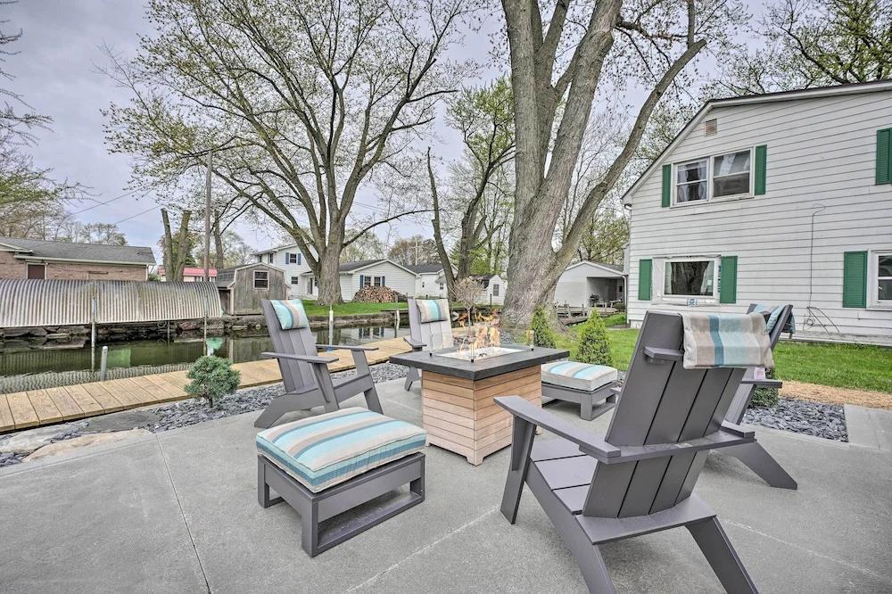 Waterfront Syracuse Home w/ Patio & Fire Pit! - главное фото