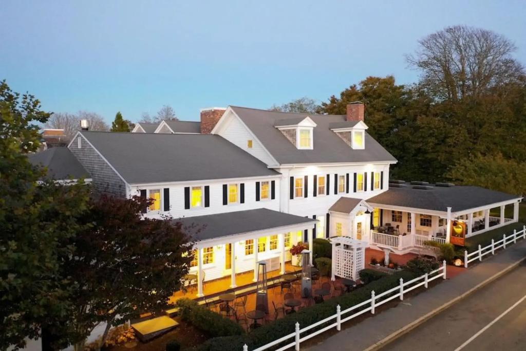 Chatham Wayside Inn - главное фото