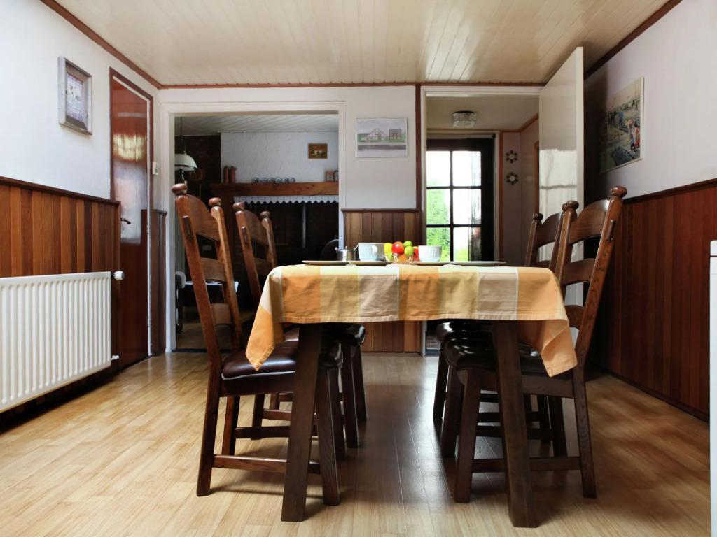 Tranquil Farmhouse near Forest in Ulicoten with Terrace - главное фото