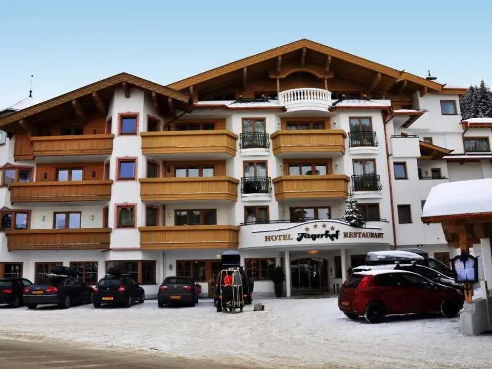 Jägerhof Hotel - главное фото
