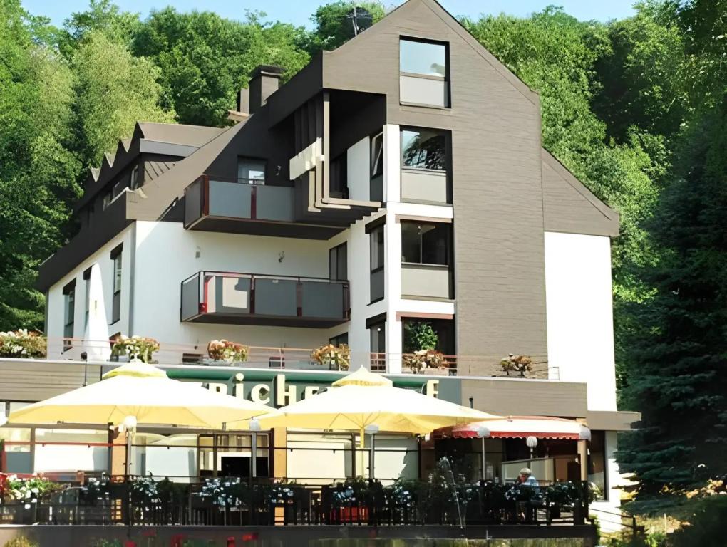 Hotel Restaurant Estricher Hof - главное фото