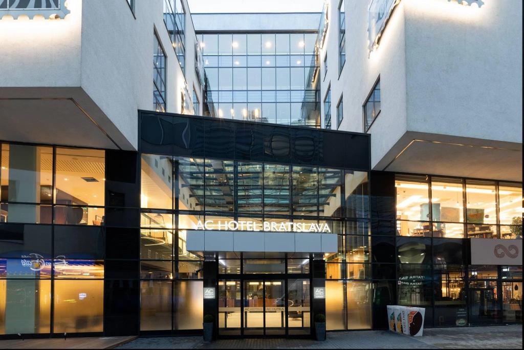 AC Hotel by Marriott Bratislava Old Town - главное фото