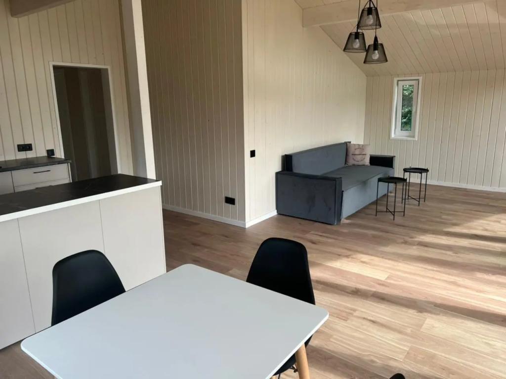 Малина Глэмпинг Коса - главное фото