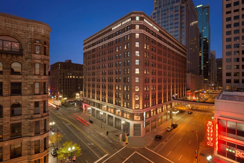 Embassy Suites by Hilton Minneapolis Downtown - главное фото