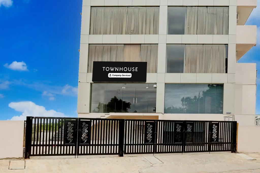Super Townhouse Maralkunte near Shree Kateramma Temple - главное фото