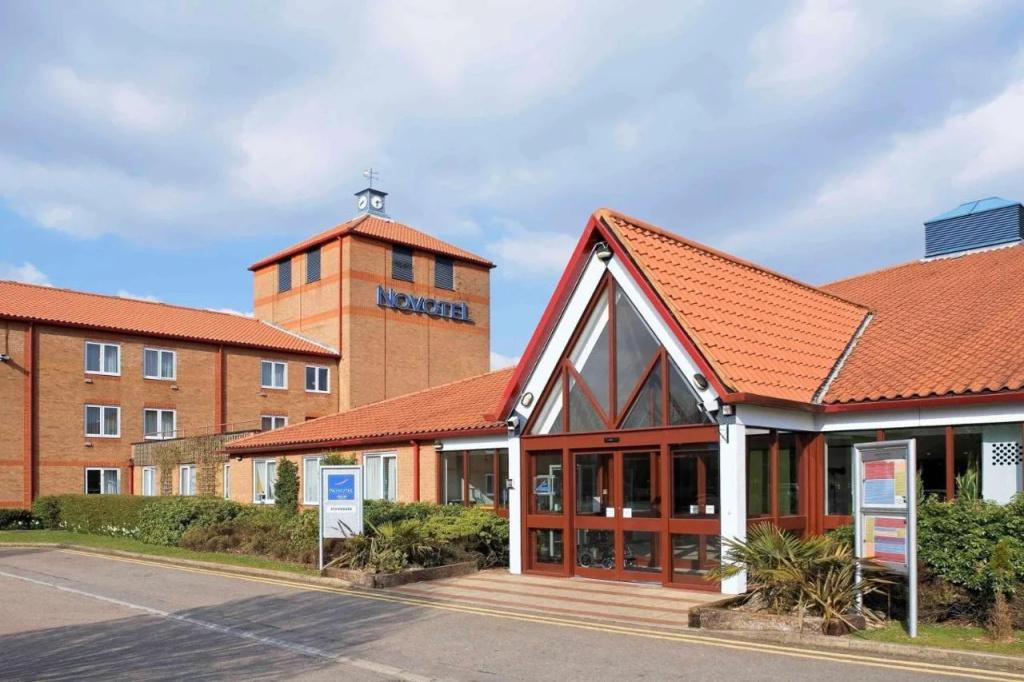 Novotel Stevenage - главное фото